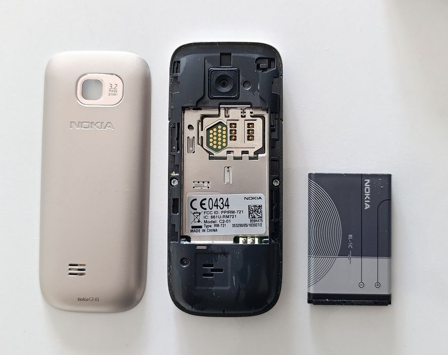 Nokia C2-01 със зарядно