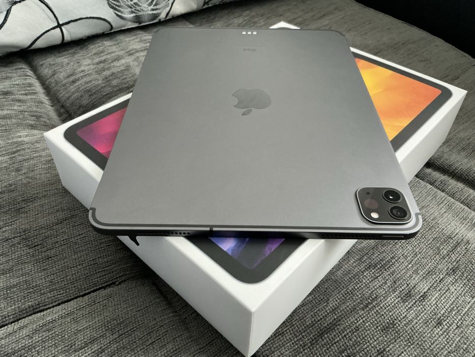 Отличен iPad Pro 11” WiFi + Cellular (2nd Generation) с Magic Keyboard