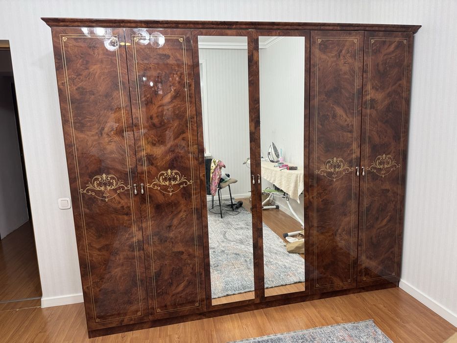 Продам спальный гарнитур.