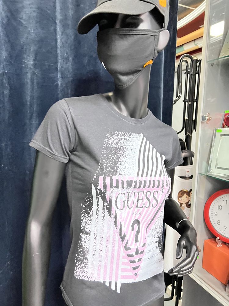 Тениска No one brand GUESS PINK розова