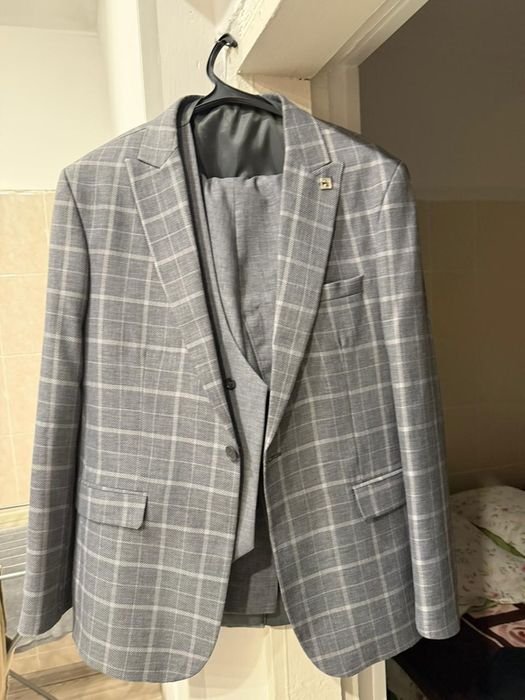 Мужской костюм тройка