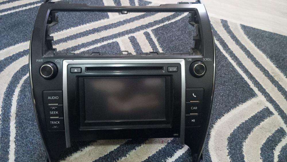 Продаю штатный магнитола на Тойота Камри 50 американец