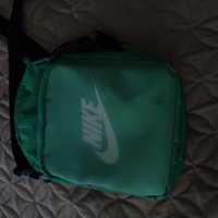 Чанта на Nike зелена