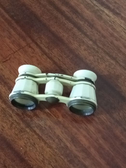 Бинокль театральный.