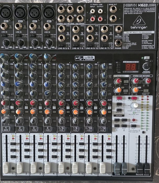 Mixer Behringer Xenyx X1622USB