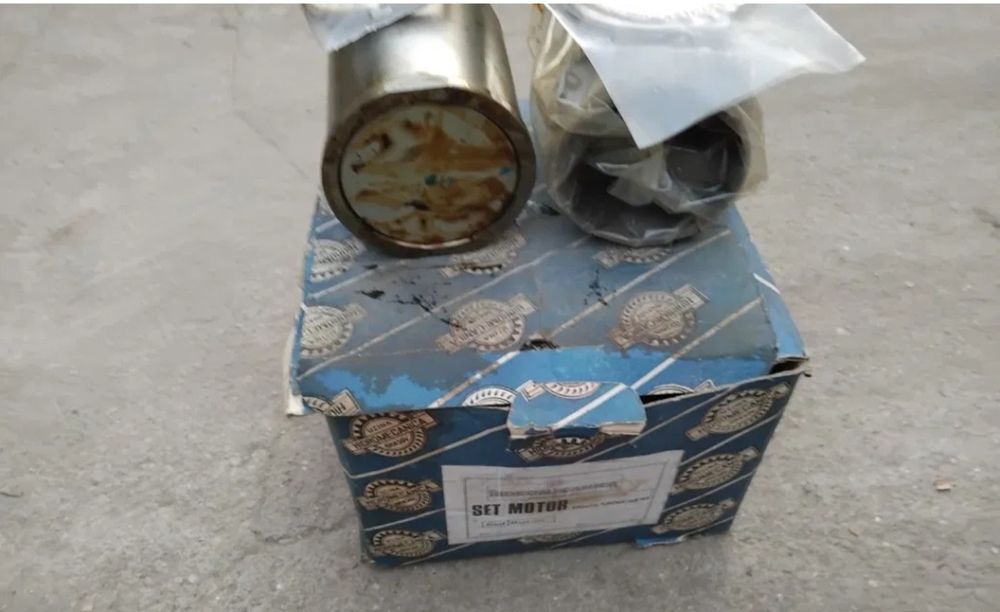 Vand set motor dacia 1300 1310 nou în vasilina de la uzina