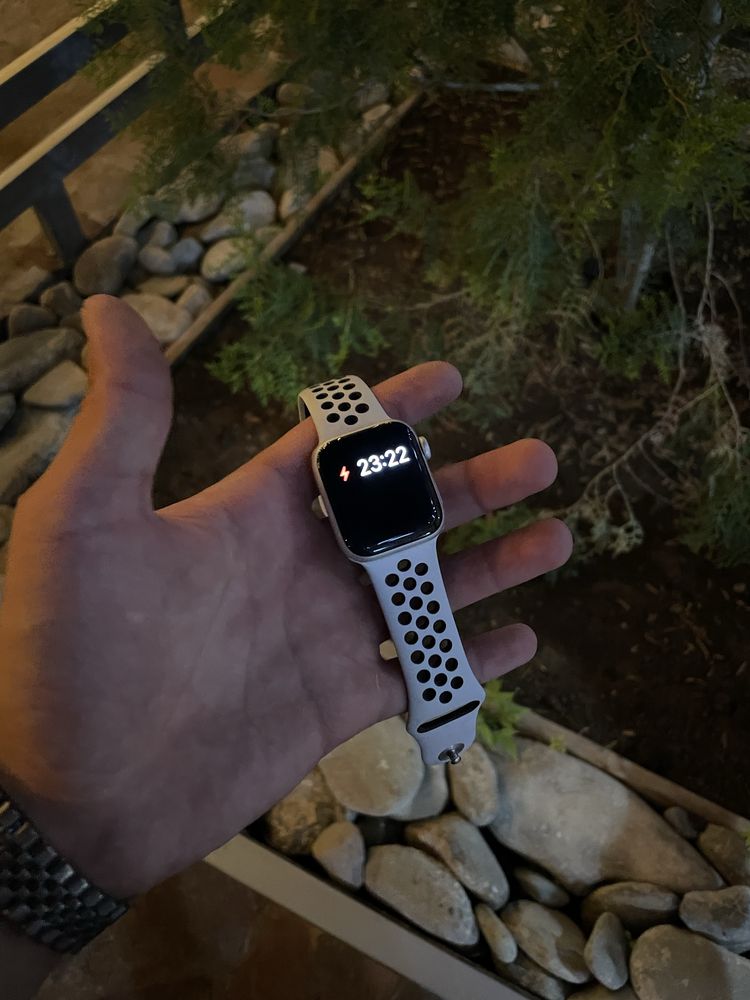 Продам Apple Watch