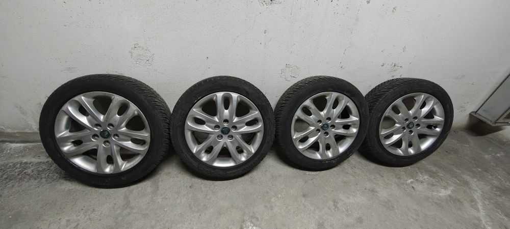 Зимни гуми Vredestein с джанти r17 5x108 за Jaguar