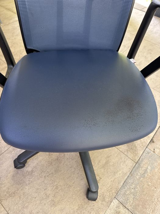 Scaun de birou rotativ