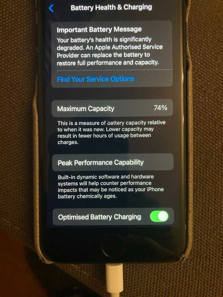 iPhone SE 128 GB черен с протектор
