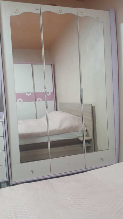 Гардероб с тоалетка, за момиче, масивен, отлично състояние
