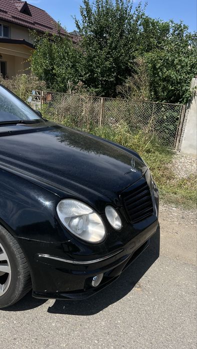Mercedes-Benz E-Class W211
