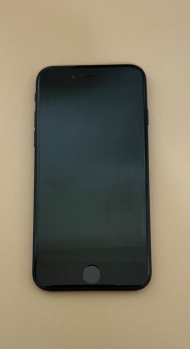 Negru aproape impecabil Iphone SE2020 negru 128gb bat 84%