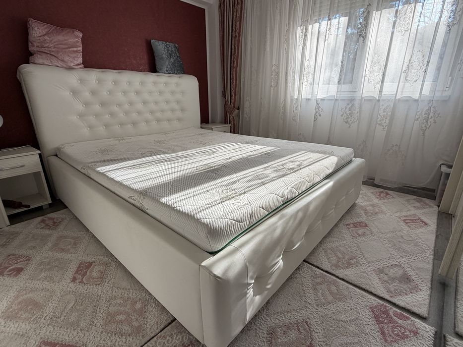 Pat dormitor cu saltea, 160x200, impecabil