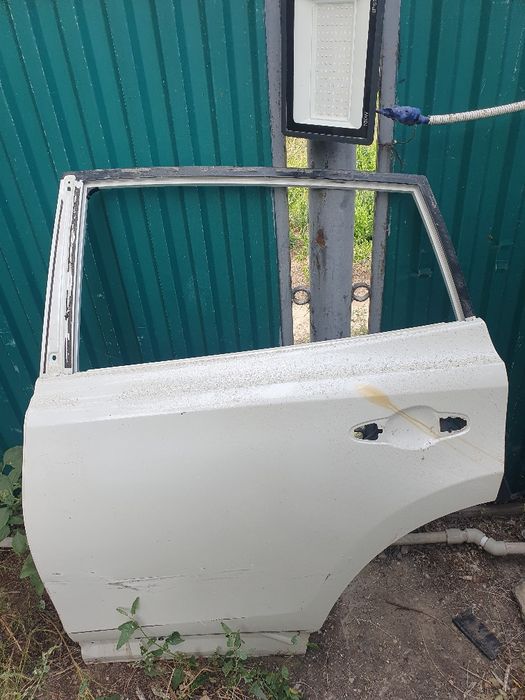 задняя дверь от тоиота раф 4