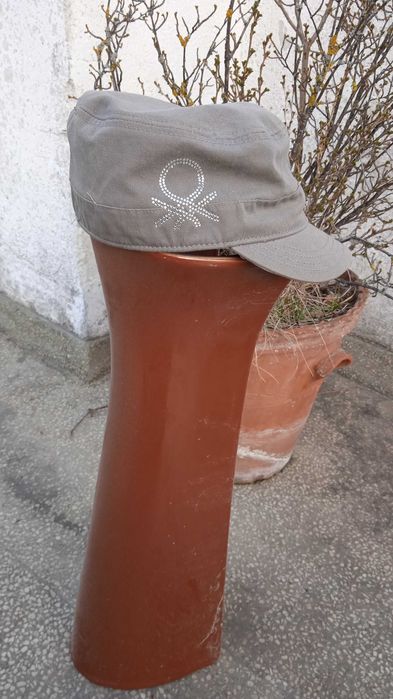 Шапка кепе спортно с козирка military BENETTON с кристали Сваровски