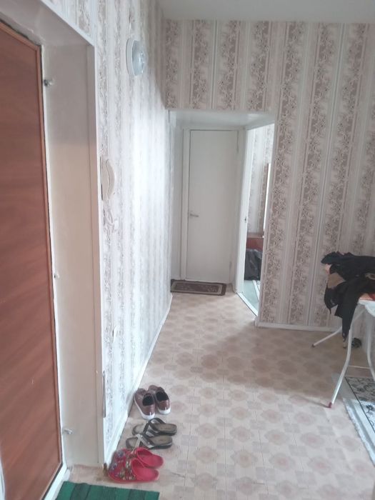 Продается 2 комнатную квартир около паркенского базара у
