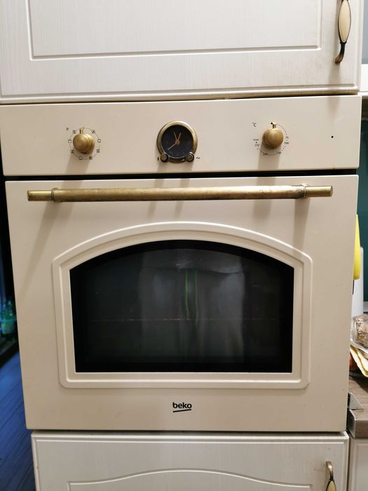 Cuptor incorporabil rustic Beko