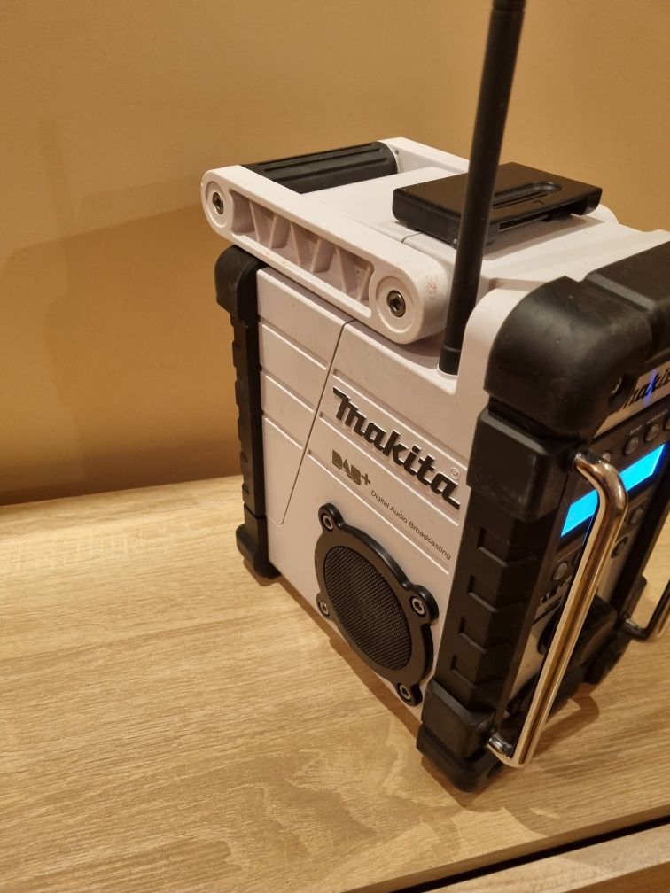 Radio de santier Makita cu baterie