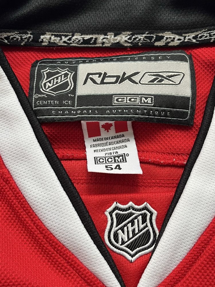 REEBOK : NHL Chicago Black Hawks #19 Jonathan Toews- Made in CANADA
