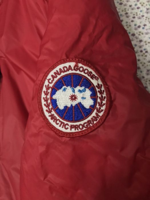 Куртка Canada привезли из Европы