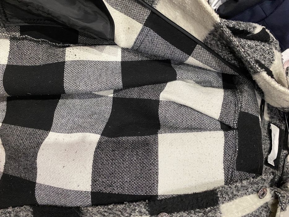 Зимно яке тип риза Bershka, размер XS, но е широко и става за  S/M