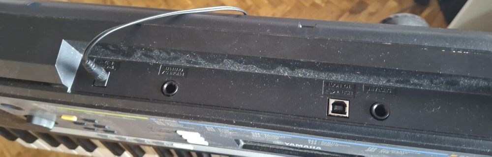 Синтезатор YAMAHA YPT-240