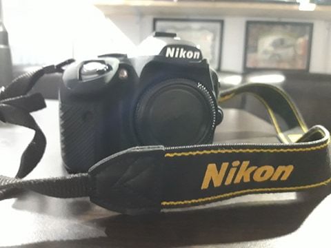 Vand/schimb Nikon D3200+grip+blitz Nissin+accesorii