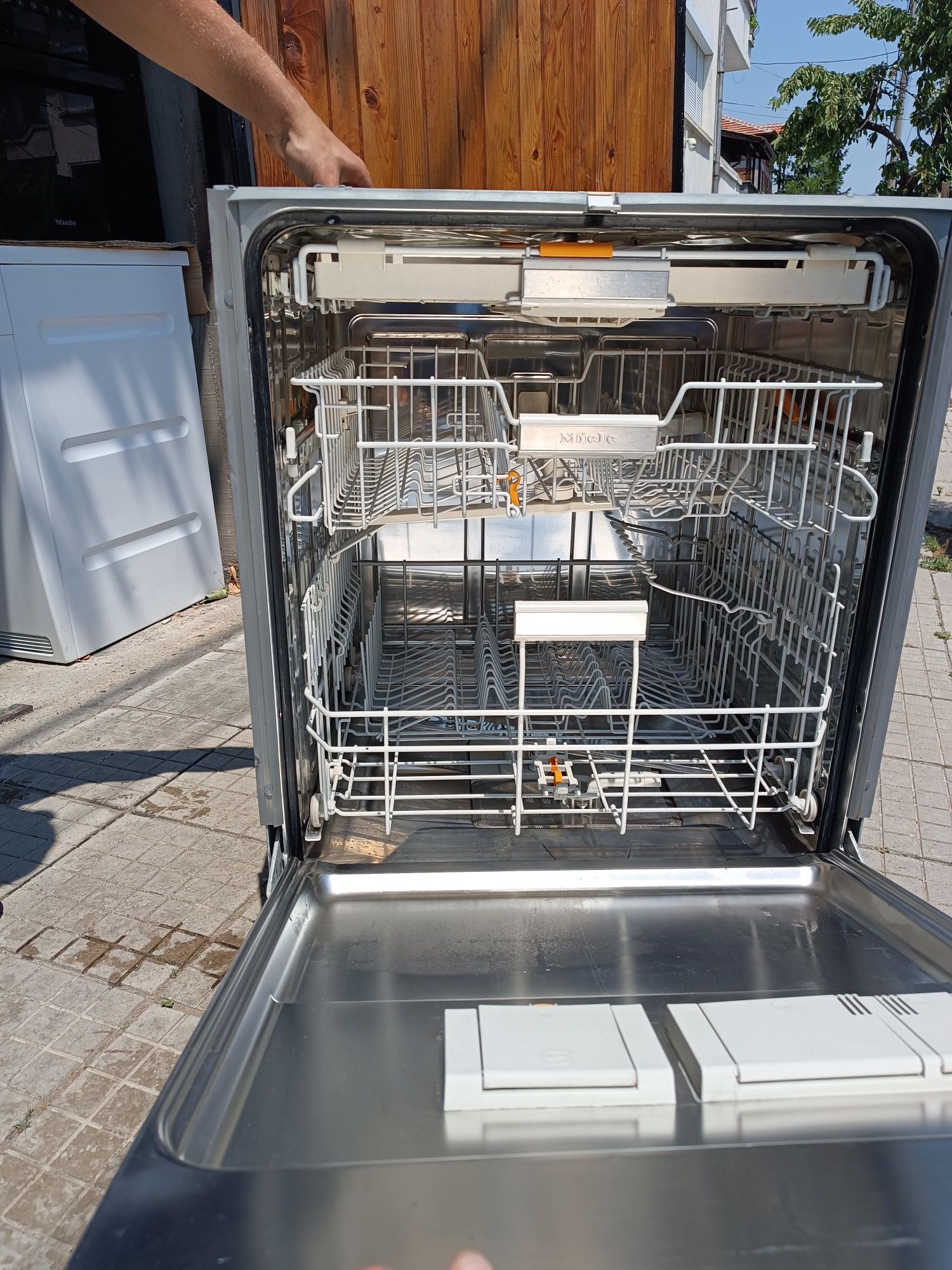 Съдомияна miele за пълно вграждане