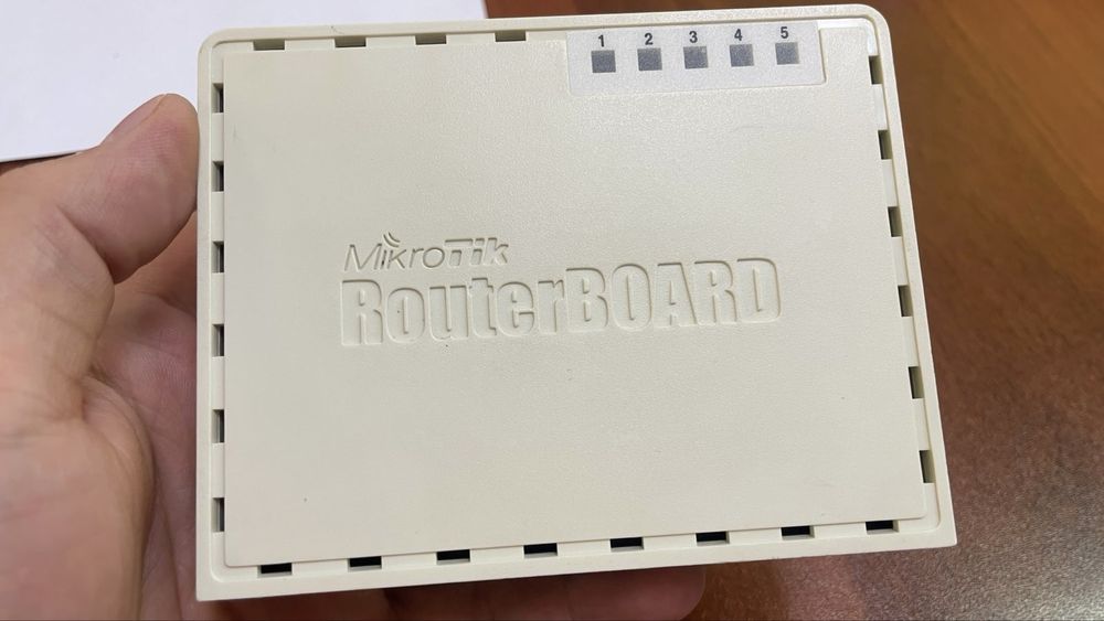 Продам роутер MikroTik Rb750