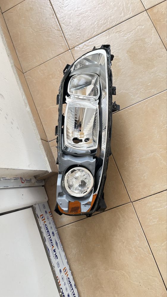 Десен фар( фейслифт) за Volvo xc70 , s60 , v70