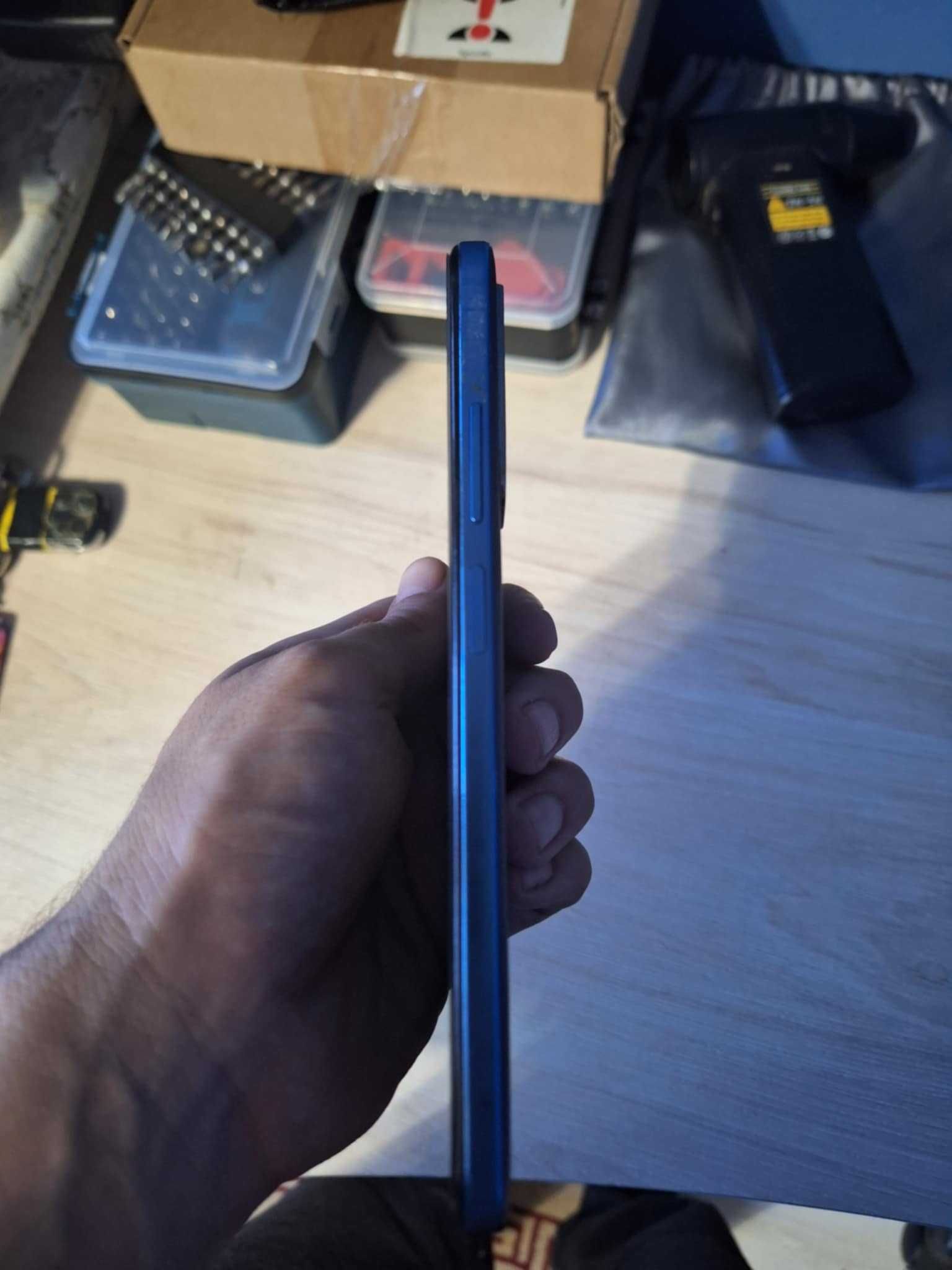 Xiaomi Note 11 + зарядно , кабел , нов протектор , кейсове .