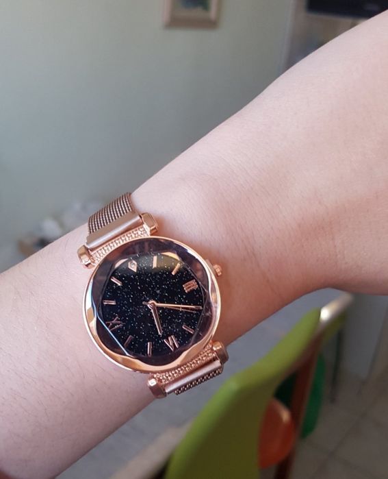 НОВ дамски кварцов часовник, с магнитна верижка