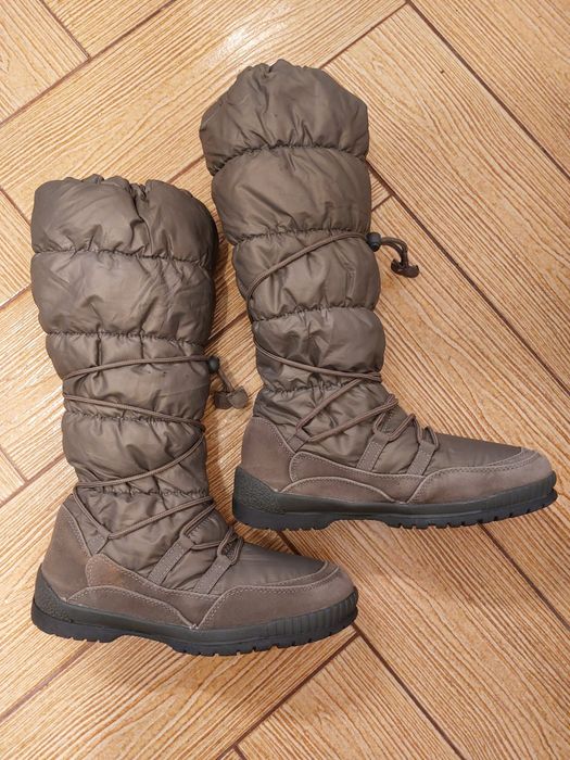 Cizme de iarnă mărime 39. Impermeabile.
