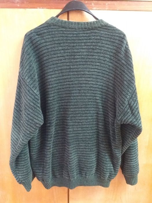 Продава мъжки пуловери на много изгодни цени