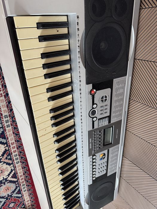 Продается синтезатор