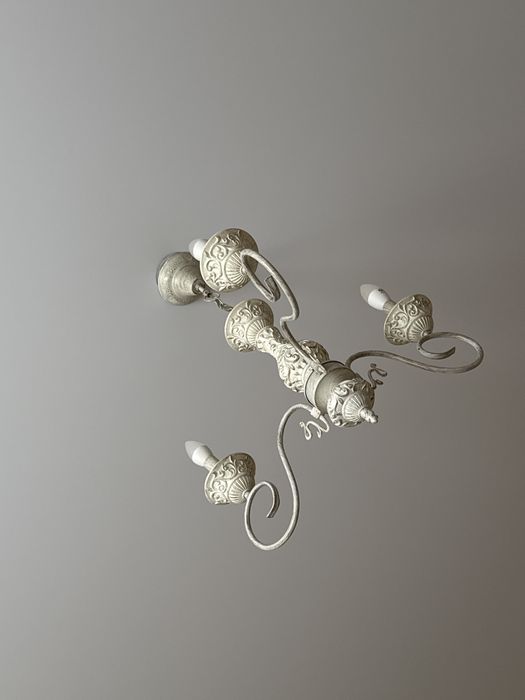 Продам трех рожковую  люстру