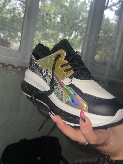 Маратонки чисто нови