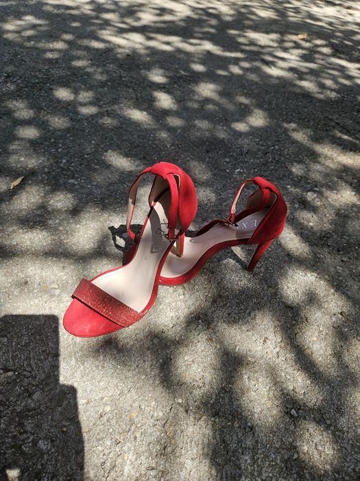 Sandale cu toc cui si ci toc gros