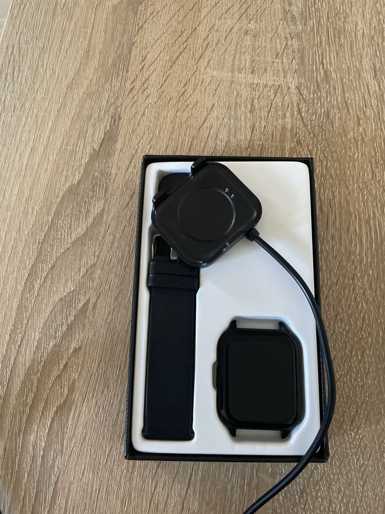 Vând smartwatch iQality 26 black