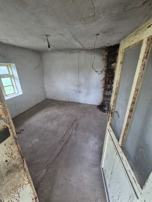 Продавам Къща с.Смочан на 10км от Ловеч