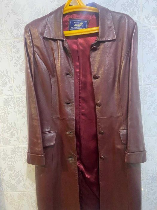 Кожаный женский плащ