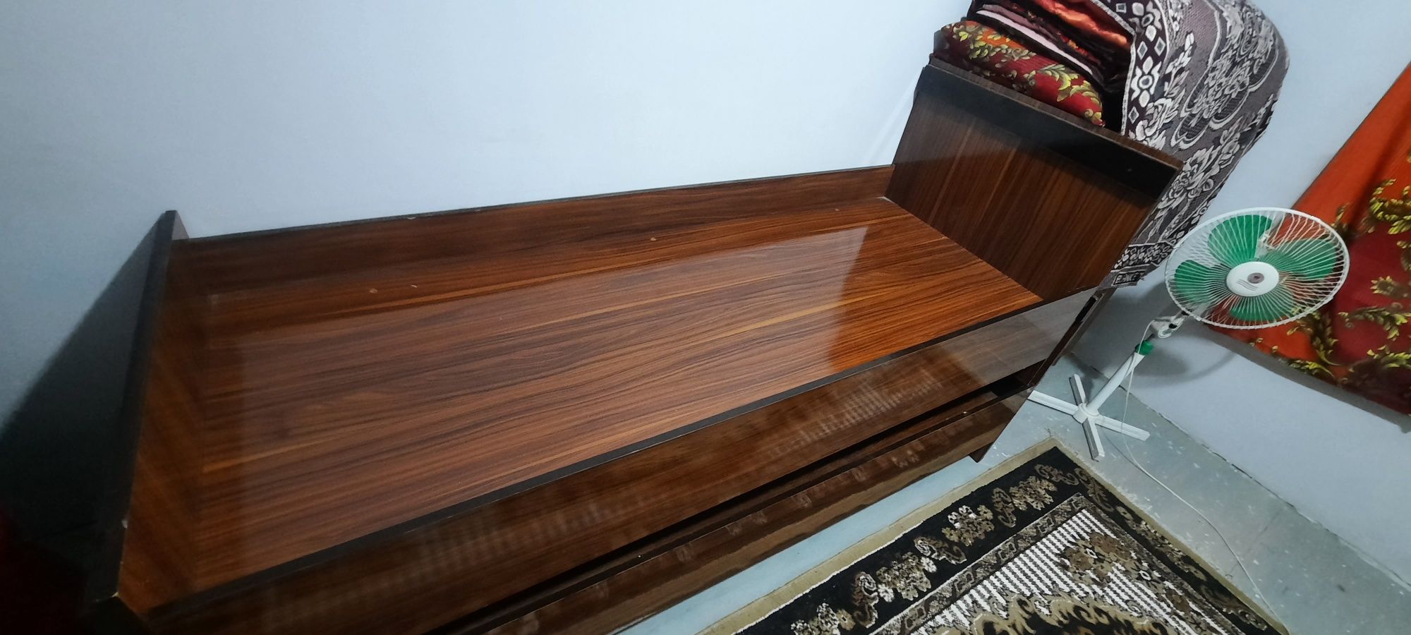 Продаются две хорошие квчественные кровати, плюс 2 матраса
