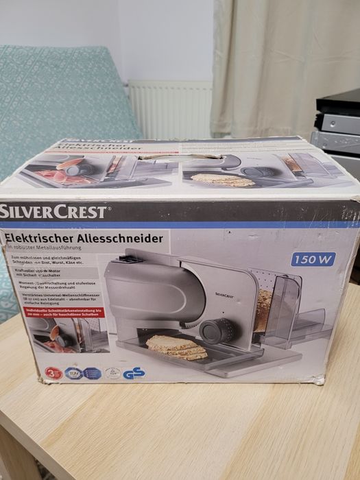 Feliator de pâine și mezeluri.