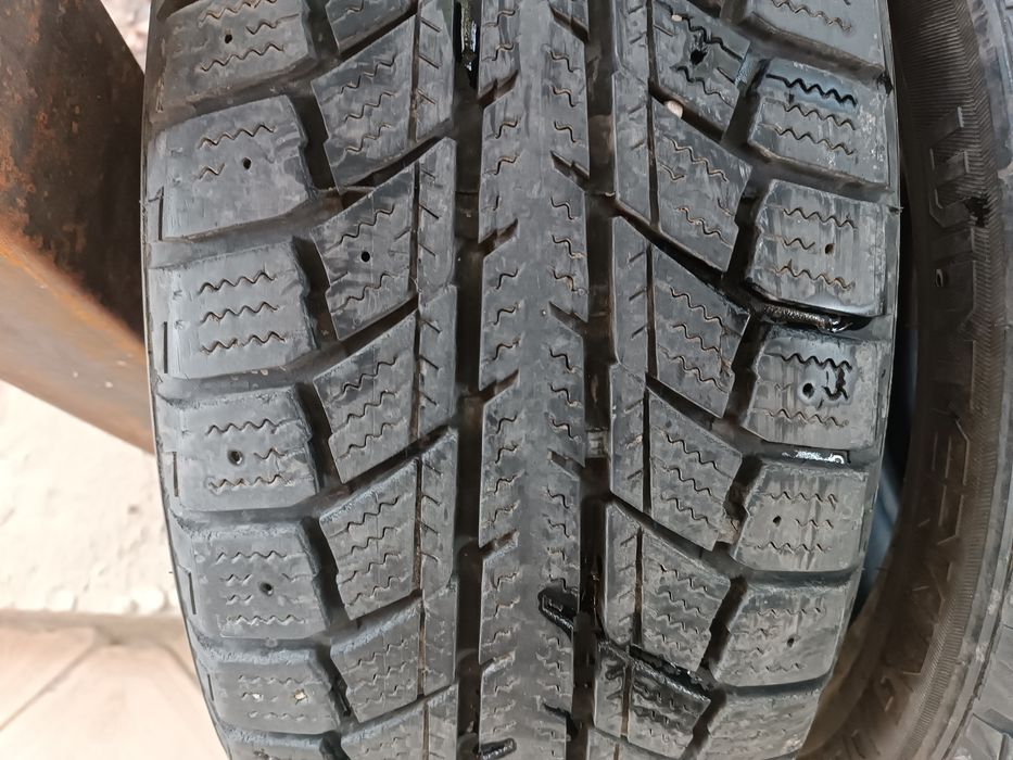Шины зимные 215/55R16. Цена 80000 комплект протекторлары жақсы