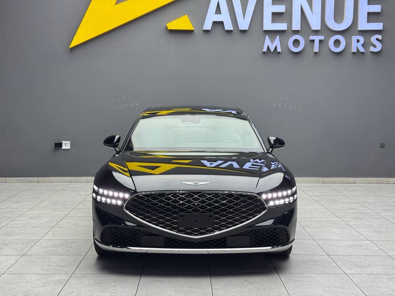 Продается новый Genesis G90