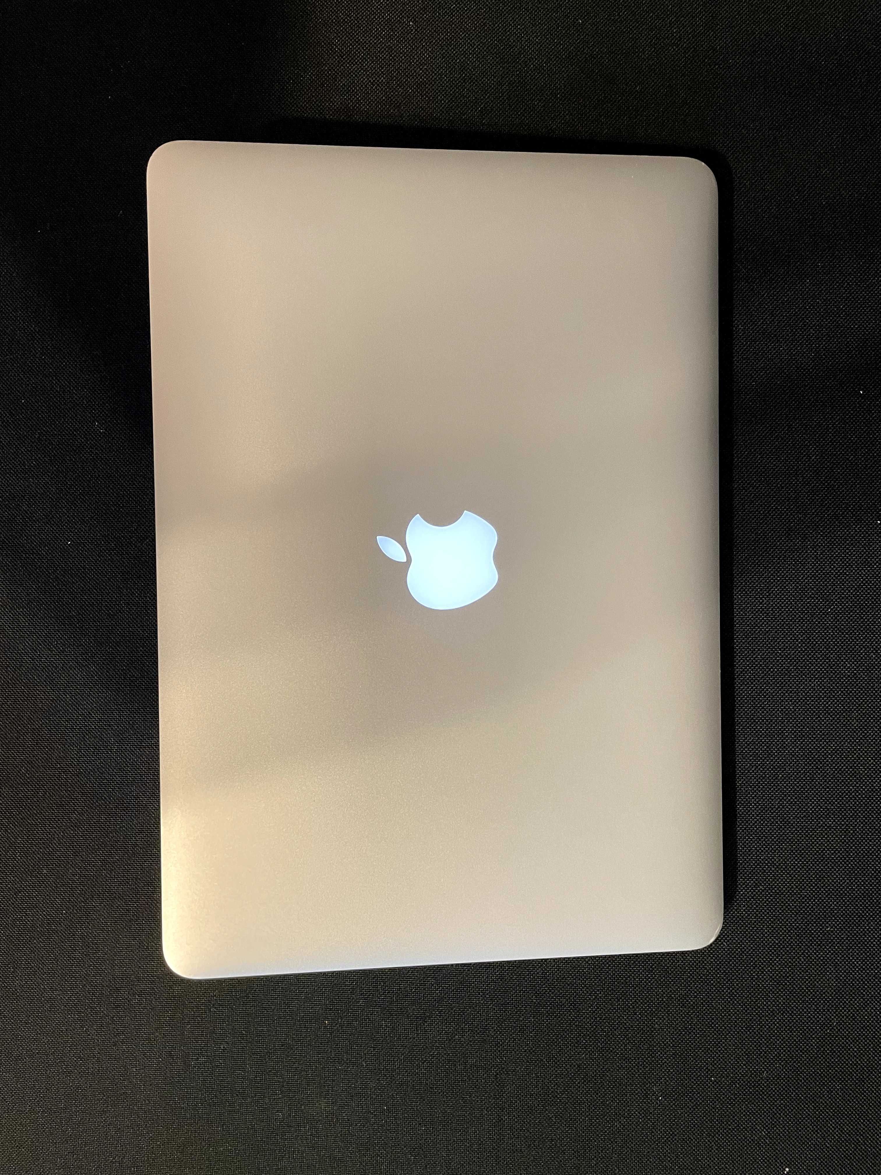 Macbook Pro Mid 2014 / I5  2.6 Ghz/ 8Gb RAM / SSD 512 / Magic mouse