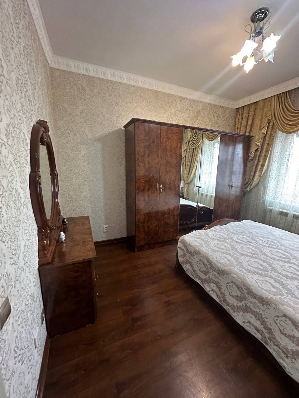 Спальный гарнитур