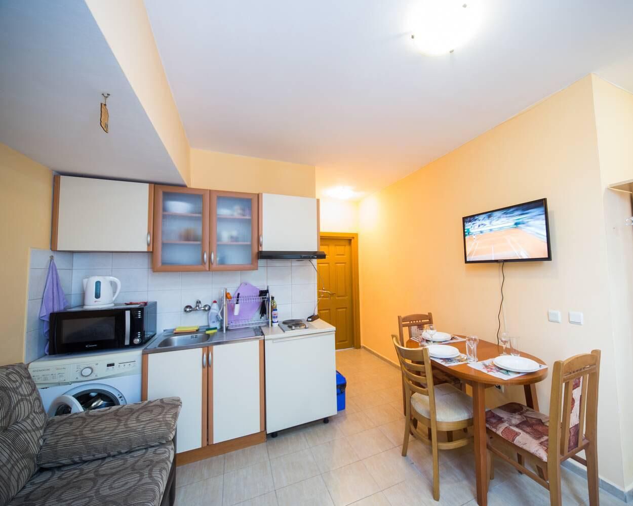 Дава се под наем Двустаен апартамент в Бургас, Център - 45 кв.м за 408 € - Снимка #1
