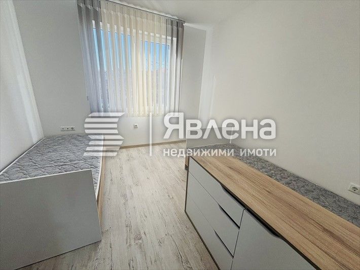 слънчев тристаен апаратмент